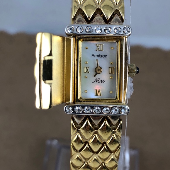 Vintage Armitron “Now” Peak a Boo Bracelet Watch main image 7